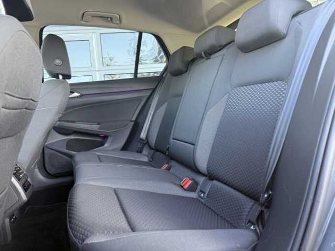 Volkswagen Golf VIII 2.0 TDI Active +Ambiente+CarPlay+Navi+