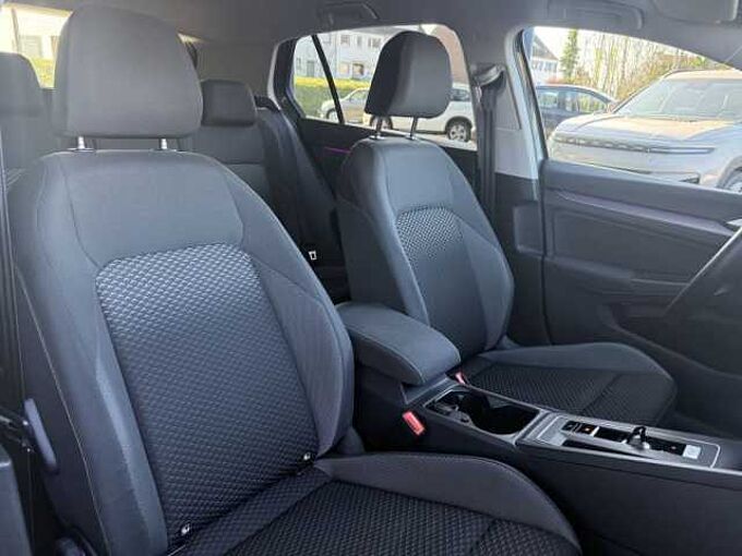 Volkswagen Golf VIII 2.0 TDI Active +Ambiente+CarPlay+Navi+