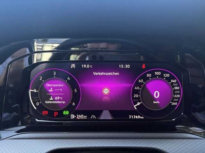 Volkswagen Golf VIII 2.0 TDI Active +Ambiente+CarPlay+Navi+