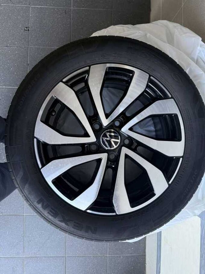 Volkswagen Golf VIII 2.0 TDI Active +Ambiente+CarPlay+Navi+