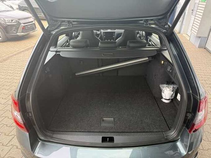 SKODA Octavia 2.0 RS245 Combi+Navi+CarPlay+Totwinkel+