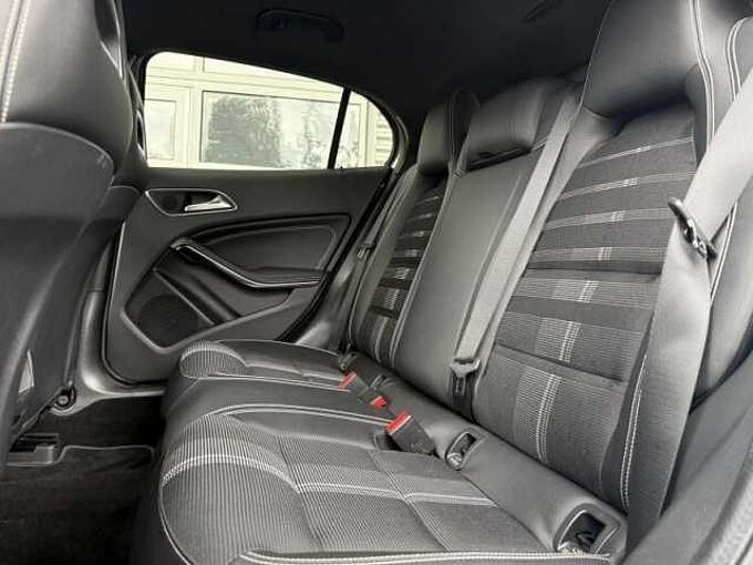 Mercedes-Benz GLA 200 1.6 AMG Line