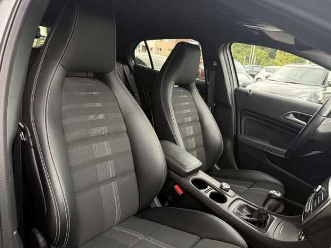 Mercedes-Benz GLA 200 1.6 AMG Line