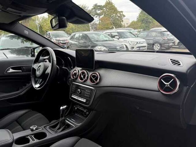 Mercedes-Benz GLA 200 1.6 AMG Line