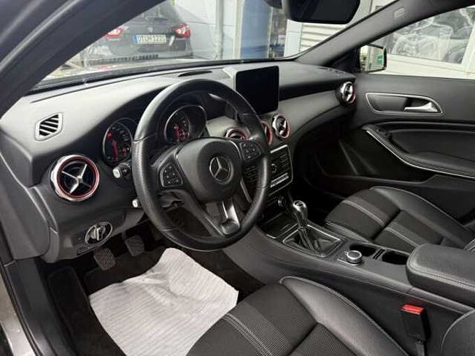 Mercedes-Benz GLA 200 1.6 AMG Line