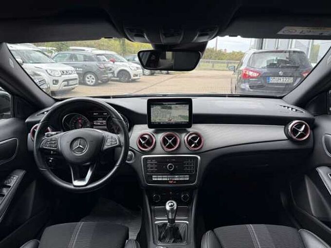 Mercedes-Benz GLA 200 1.6 AMG Line