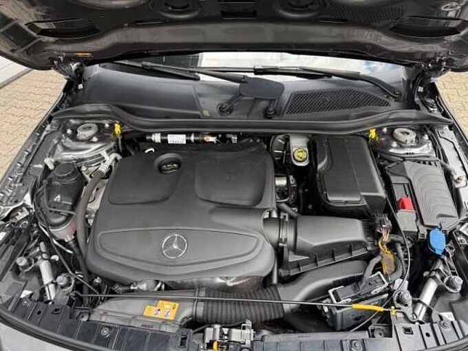 Mercedes-Benz GLA 200 1.6 AMG Line