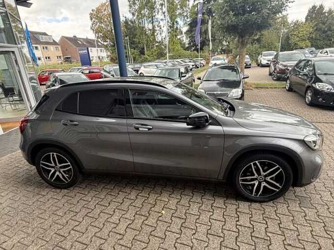 Mercedes-Benz GLA 200 1.6 AMG Line
