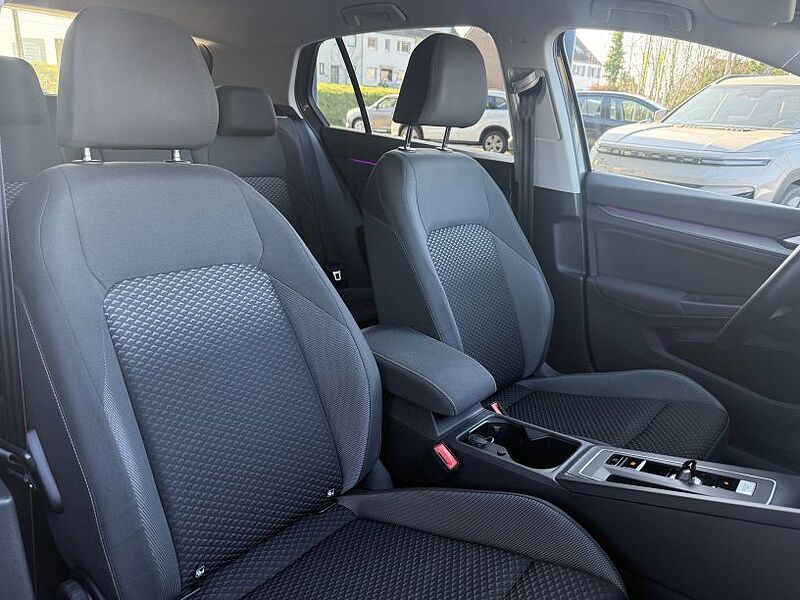 Volkswagen Golf VIII 2.0 TDI Active +Ambiente+CarPlay+Navi+