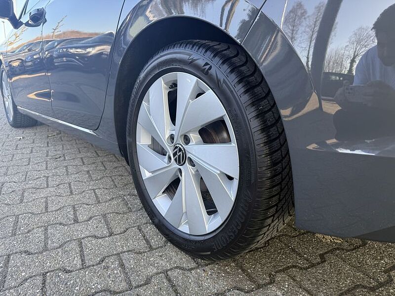 Volkswagen Golf VIII 2.0 TDI Active +Ambiente+CarPlay+Navi+