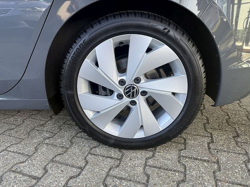 Volkswagen Golf VIII 2.0 TDI Active +Ambiente+CarPlay+Navi+