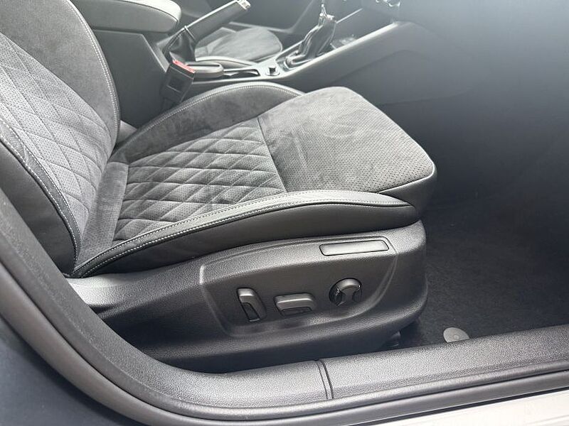 SKODA Octavia 2.0 RS245 Combi+Navi+CarPlay+Totwinkel+