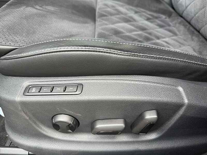 SKODA Octavia 2.0 RS245 Combi+Navi+CarPlay+Totwinkel+