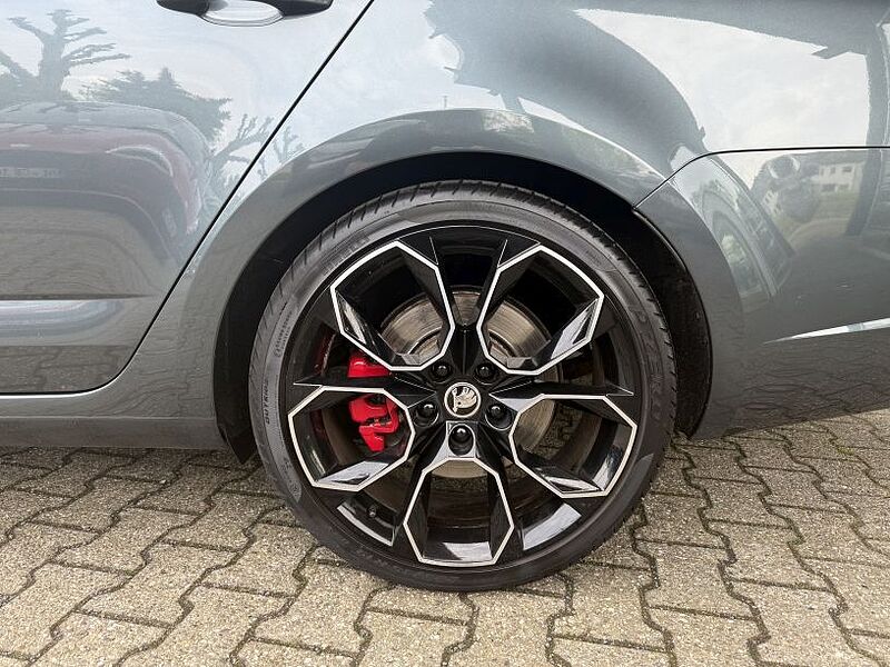 SKODA Octavia 2.0 RS245 Combi+Navi+CarPlay+Totwinkel+