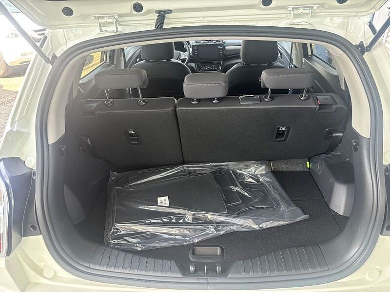 KGM Tivoli NOMAD +R. Cam+Navi+CarPlay+Sitzhzg. +