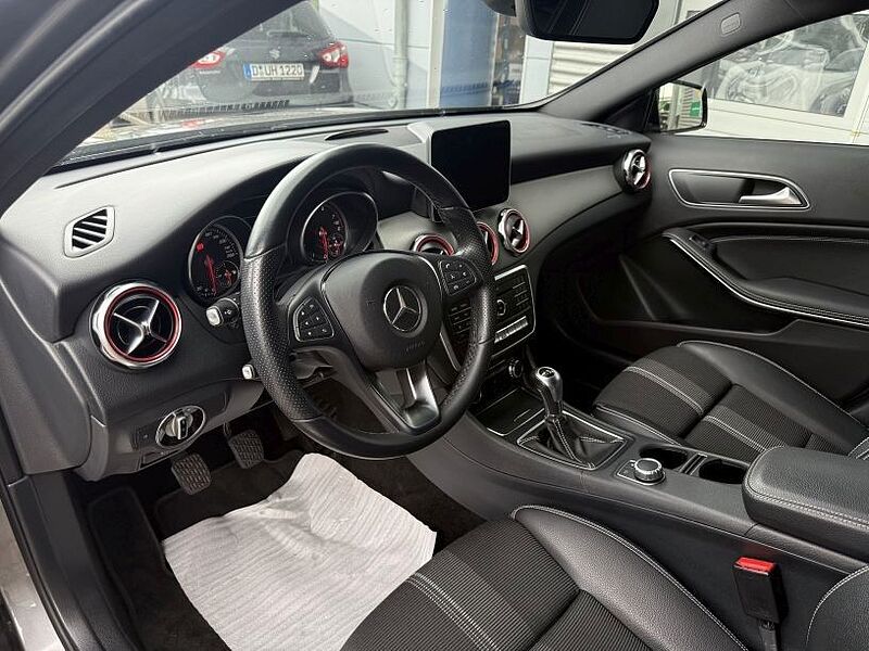 Mercedes-Benz GLA 200 1.6 AMG Line