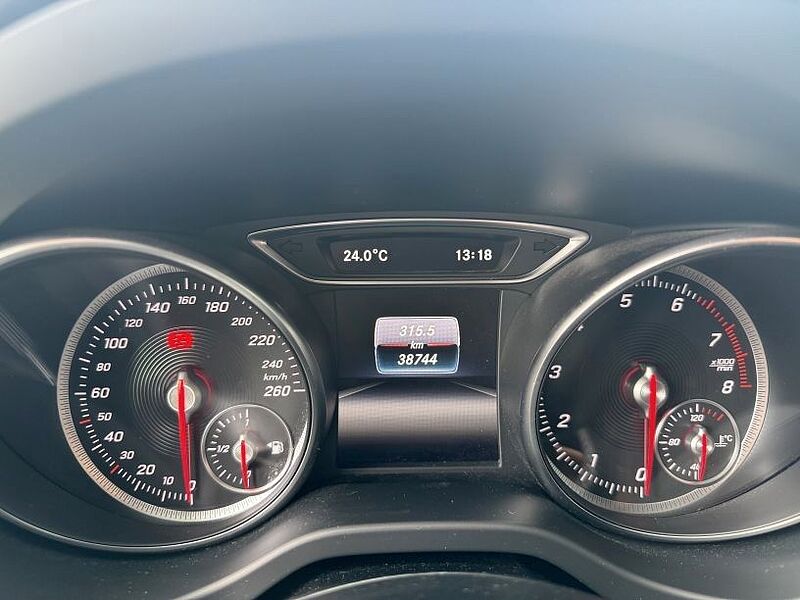Mercedes-Benz GLA 200 1.6 AMG Line