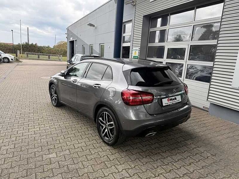Mercedes-Benz GLA 200 1.6 AMG Line