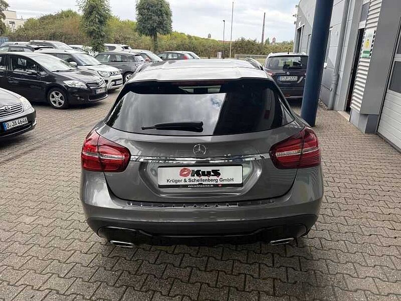 Mercedes-Benz GLA 200 1.6 AMG Line